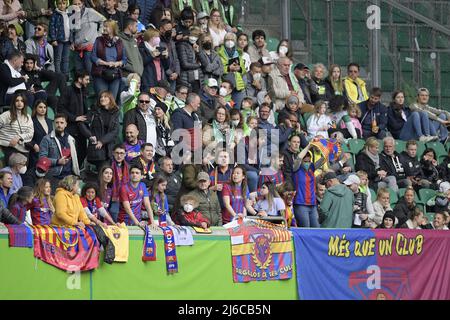 WOLFSBURG - Supporiters vor dem Halbfinale der Champions League der Frauen zwischen VFL Wolfsburg und dem FC Barcelona in der VFL Wolfsburg Arena am 30. April 2022 in Wolfsburg, Deutschland. ANP | Dutch Height | Gerrit van Keulen Stockfoto