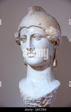 Leiter der Athene, bekannt als der Pnyx Athene Penteli Marmor, in Athen gefunden, wahrscheinlich nach 430 v. Chr.. Nationales Archäologisches Museum, Athen, Griechenland. Stockfoto