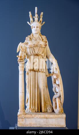 Statue der Athene, bekannt als Varvakeion Athene. Eine Kopie der Athene Parthenos aus dem Jahr 3. von Pheidias. Gefunden in Athen und jetzt in den Nationalen Archae Stockfoto