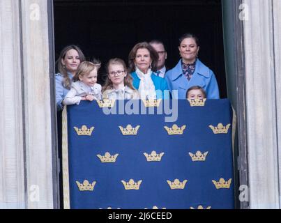 Königin Silvia, Kronprinzessin Victoria, Prinzessin Estelle und Prinz Oscar, Prinzessin Sofia und Prinz Gabriel von Schweden anlässlich der Geburtstagsfeier des schwedischen Königs im Hof des Königspalastes in Stockholm, Schweden, 76.. 30. April 2022. Foto von Sigge Klemetz / Stella Pictures/ABACAPRESS.COM Stockfoto