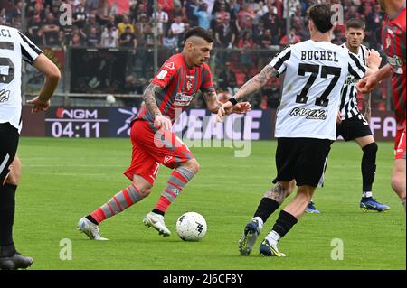 Gianluca Gaetano (cremonese) während des Spiels der italienischen Fußballserie B in Cremona, Italien, im April 30 2022 Stockfoto