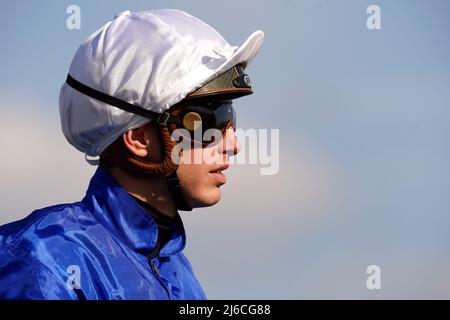 Jockey James Doyle am zweiten Tag des QIPCO Guineas Festivals auf der Newmarket Racecourse, Newmarket. Bilddatum: Samstag, 30. April 2022. Stockfoto