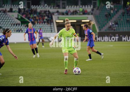 Svenja Huth ( 10 Wolfsburg ) während des UEFA Women’s Champions League-Spiels zwischen dem VfL Wolfsburg und dem FC Barcelona in der Volkswagen Arena in Wolfsburg. UWCL Julia Kneissl/SPP Stockfoto