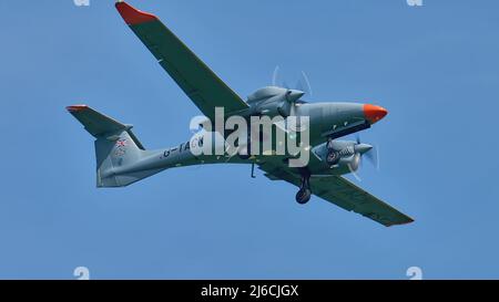 Leichtes Flugzeug, das zum Flughafen Shoreham eingeht Stockfoto