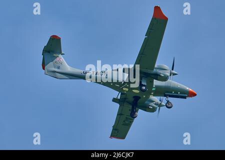 Leichtes Flugzeug, das zum Flughafen Shoreham eingeht Stockfoto