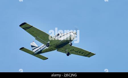 Leichtes Flugzeug, das zum Flughafen Shoreham eingeht Stockfoto