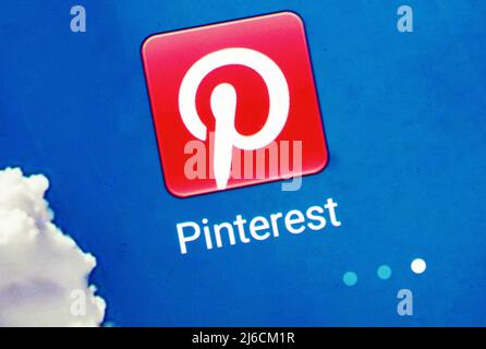 In dieser Abbildung wird das Pinterest-Anwendungslogo auf einem Smartphone-Bildschirm angezeigt Stockfoto