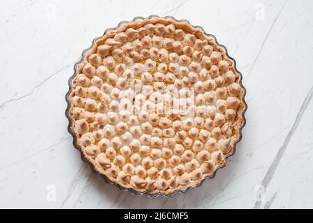 Zitronenkuchen mit Meringue Stockfoto