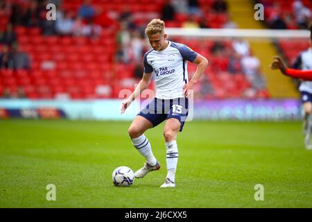 Oakwell, Barnsley, England - 30.. April 2022 Ali McCann (13) von Preston - während des Spiels Barnsley gegen Preston N.E., Sky Bet EFL Championship 2021/22, in Oakwell, Barnsley, England - 30.. April 2022 Credit: Arthur Haigh/WhiteRoseFotos/Alamy Live News Stockfoto