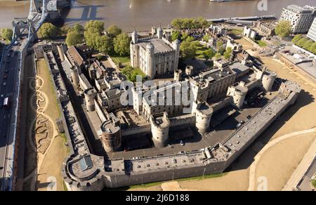 Der Tower of London ist ein historisches Schloss am Nordufer der Themse Stockfoto