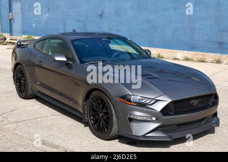 2021 Ford Mustang GT Performance Pack Level 1 auf Gehsteig. Stockfoto