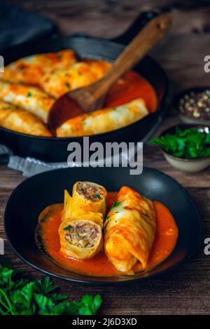 Traditionelles osteuropäisches gefülltes Kohlgericht "Holubtsi" Stockfoto