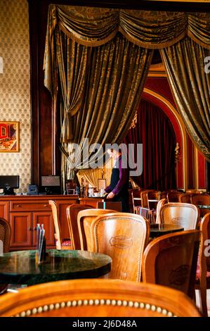 Das Café Gerbeaud in Budapest ist ein traditionelles ungarisches Kaffeehaus. Stockfoto