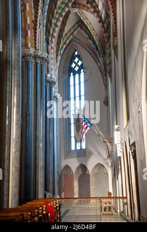 Neoklassizistische ungarische innerstädtische Pfarrkirche in Budapest. Stockfoto