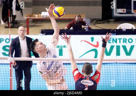 PalaMazzola, Taranto, Italien, 30. April 2022, Yuri Romano Allianz Milano zerquetscht. Während des Play Off 5. Platz - Gioiella Prisma Taranto gegen Allianz Milano - Volleyball Italienische Serie A Männer Superliga Meisterschaft Stockfoto