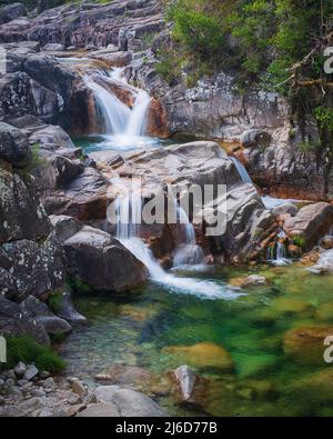 Wasserfälle bei Mata de Albergaria im Nationalpark Peneda-Gerês, Portugal Stockfoto