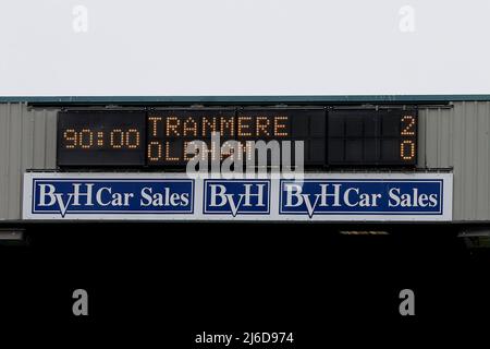 Birkenhead, Wirral, Großbritannien. 30.. April 2022. Gesamtansicht der Anzeigetafel am Ende des Spiels. EFL Skybet Football League Two Match, Tranmere Rovers gegen Oldham Athletic im Prenton Park, Birkenhead, Wirral am Samstag, 30.. April 2022. Dieses Bild darf nur für redaktionelle Zwecke verwendet werden. Nur zur redaktionellen Verwendung, Lizenz für kommerzielle Nutzung erforderlich. Keine Verwendung bei Wetten, Spielen oder Veröffentlichungen in einem Club/einer Liga/einem Spieler.pic von Chris Stading/Andrew Orchard Sports Photography/Alamy Live News Stockfoto