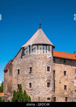 Der Palast der Burg Frankopan und das lokale Museum der Stadt Ogulin - Kroatien (Palača Frankopanskog Kaštela i zavičajni muzej grada Ogulina Stockfoto