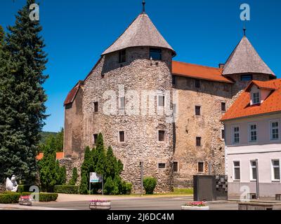 Der Palast der Burg Frankopan und das lokale Museum der Stadt Ogulin - Kroatien (Palača Frankopanskog Kaštela i zavičajni muzej grada Ogulina Stockfoto