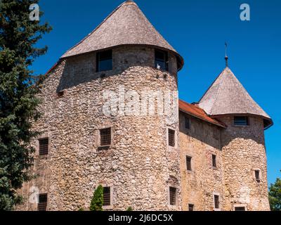 Der Palast der Burg Frankopan und das lokale Museum der Stadt Ogulin - Kroatien (Palača Frankopanskog Kaštela i zavičajni muzej grada Ogulina Stockfoto