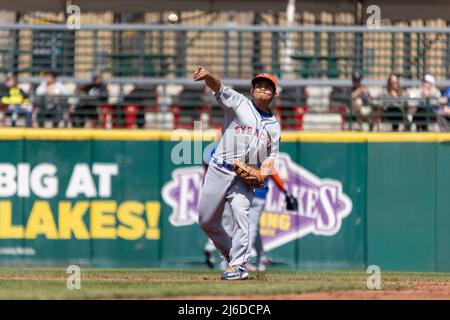 30. April 2022: Syracuse Mets-Feldspieler Wyatt Young (1) wirft gegen die Rochester Red Wings. Die Rochester Red Wings veranstalteten die Syracuse Mets in einem Spiel der International League im Frontier Field in Rochester, New York. (Jonathan Tenca/CSM) Stockfoto