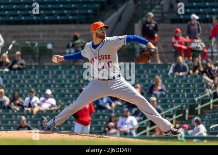 30. April 2022: Syracuse Mets Pitcher Tim Adleman (40) wirft einen Pitch in einem Spiel gegen die Rochester Red Wings. Die Rochester Red Wings veranstalteten die Syracuse Mets in einem Spiel der International League im Frontier Field in Rochester, New York. (Jonathan Tenca/CSM) Stockfoto