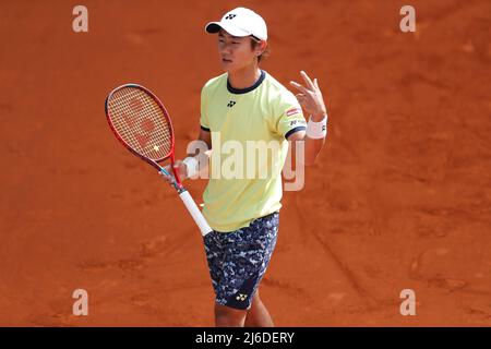 Yoshihito Nishioka (JPN), 30. APRIL 2022 - Tennis : Yoshihito Nishioka aus Japan beim Qualifying-Einzel 1.-Rundenspiel gegen Lorenzo Musetti aus Italien auf der ATP-Tour Masters 1000 'Mutua Madrid Open Tennis Tournament' im Caja Magica in Madrid, Spanien. (Foto von Mutsu Kawamori/AFLO) Stockfoto