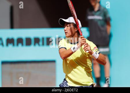 Yoshihito Nishioka (JPN), 30. APRIL 2022 - Tennis : Yoshihito Nishioka aus Japan beim Qualifying-Einzel 1.-Rundenspiel gegen Lorenzo Musetti aus Italien auf der ATP-Tour Masters 1000 'Mutua Madrid Open Tennis Tournament' im Caja Magica in Madrid, Spanien. (Foto von Mutsu Kawamori/AFLO) Stockfoto