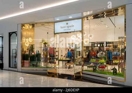 Houston, Texas, USA - 25. Februar 2022: Kate Spade New York Store in einem Einkaufszentrum. Stockfoto