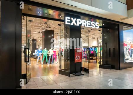Houston, Texas, USA - 25. Februar 2022: Express-Shop in einem Einkaufszentrum. Stockfoto