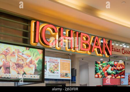 Houston, Texas, USA - 25. Februar 2022: Das Schild des Ichiban-Restaurants ist in einem Einkaufszentrum zu sehen. Stockfoto