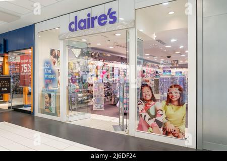 Houston, Texas, USA - 25. Februar 2022: Claire's Store in einem Einkaufszentrum. Stockfoto