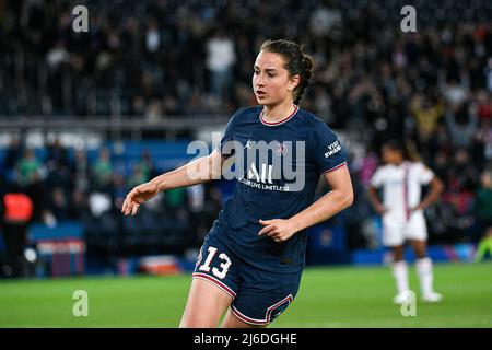 Paris, Frankreich. 30. April 2022. Sara Dabritz während der UEFA Women's Champions League, des Halbfinals, des Fußballspiels mit 2. Beinen zwischen Paris Saint-Germain (PSG) und Olympique Lyonnais (OL) am 30. April 2022 im Stadion Parc des Princes in Paris, Frankreich. Kredit: Victor Joly/Alamy Live Nachrichten Stockfoto