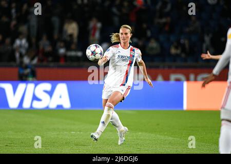 Paris, Frankreich. 30. April 2022. Amandine Henry während der UEFA Women's Champions League, Halbfinals, Fußballspiel mit 2. Beinen zwischen Paris Saint-Germain (PSG) und Olympique Lyonnais (OL) am 30. April 2022 im Stadion Parc des Princes in Paris, Frankreich. Kredit: Victor Joly/Alamy Live Nachrichten Stockfoto