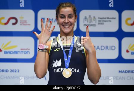 (220501) -- MADRID, 1. Mai 2022 (Xinhua) -- Carolina Marin aus Spanien feiert den Sieg nach dem finalen Spiel der Frauen gegen Kirsty Gilmour aus Schottland bei den Badminton-Europameisterschaften 2022 in Madrid, Spanien, 30. April 2022. (Foto von Gustavo Valiente/Xinhua) Stockfoto