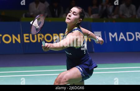 (220501) -- MADRID, 1. Mai 2022 (Xinhua) -- Carolina Marin aus Spanien tritt während des Finalspiels der Frauen gegen Kirsty Gilmour aus Schottland bei den Badminton-Europameisterschaften 2022 in Madrid, Spanien, am 30. April 2022 an. (Foto von Gustavo Valiente/Xinhua) Stockfoto