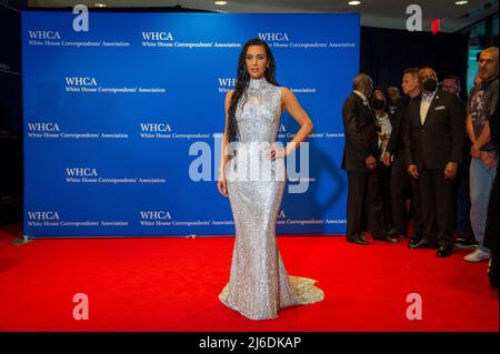 Ankunft zum Jahresessen der White House Correspondents Association 2022 im Washington Hilton Hotel am Samstag, den 30. April 2022. Dies ist das erste Mal seit 2019, dass die WHCA aufgrund der COVID-19-Pandemie ihr jährliches Abendessen veranstaltet. Kredit: Rod Lamkey / CNP /MediaPunch Stockfoto