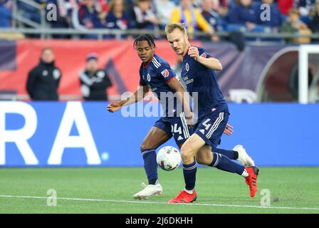 Foxborough, MA, USA. 30. April 2022; Foxborough, MA, USA; Der New England Revolution Verteidiger Henry Kessler (4) in Aktion während eines MLS-Spiels zwischen Inter Miami FC und New England Revolution im Gillette Stadium. Anthony Nesmith/CSM Credit: CAL Sport Media/Alamy Live News Stockfoto
