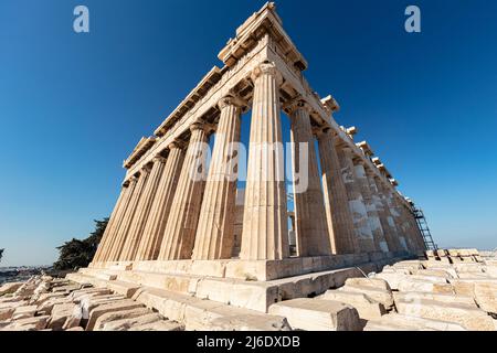 Athen, Griechenland - 26. Juli 2021: Panathenaic Stadium oder Kallimarmarmaro ist das einzige Stadion der Welt, das komplett aus Marmor gebaut wurde. Umgebaut in Marmor b Stockfoto