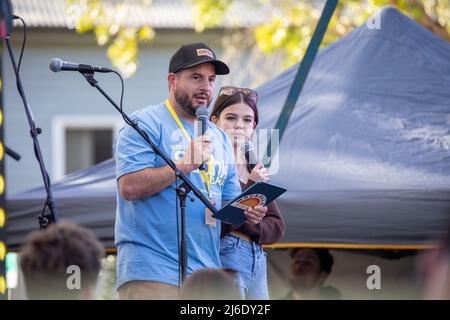 Avalon Beach, Sydney, Australien. Climate 200 unterstützt unabhängige Kandidatin Dr. Sophie Scamps, hält ein Election Beat Music Konzert in Avalon Beach Sydney ab. Dr. Scamps bestreitet den Sitz von Mackellar bei den Bundestagswahlen vom 2022. Mai, der Sitz wird derzeit vom liberalen Abgeordneten Jason Falinski gehalten. Dr. Scamps ist einer von vielen unabhängigen Kandidaten, die von Climate 200 unterstützt werden, wo der Geschäftsmann Simon Holmes A Court Einberufungsrichter ist. Credit Martin Berry@ alamy Live Nachrichten. Stockfoto