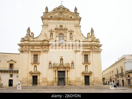 Kirche der Heiligen Peter und Paul, wenn Sie zum historischen Zentrum von Galatina reisen. Salento, Apulien (Apulien), Italien. Stockfoto