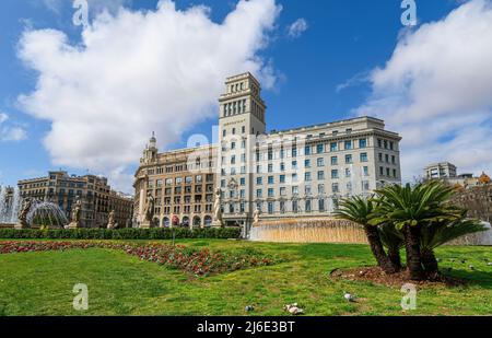 Placa de Catalunya (Katalonienplatz) ein großer Platz im Zentrum von Barcelona, Spanien, der als das Stadtzentrum gilt Stockfoto