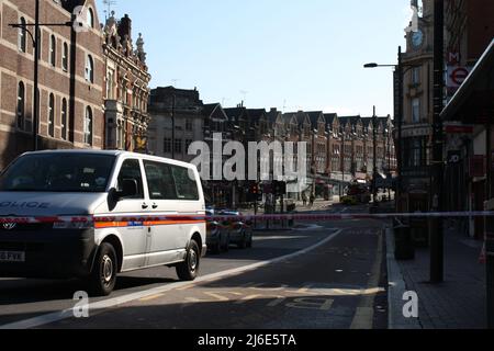 Eine Auswahl von Fotos, die in der Nacht der Londoner Krawalle an der Clapham Junction 2011 aufgenommen wurden. Stockfoto