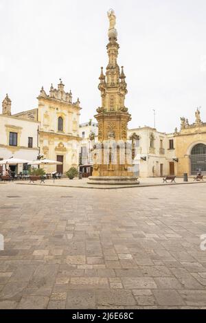 Säule der Unbefleckten Empfängnis, Piazza Antonino Salandra (Quadrat) Nardo, Apulien (Apulien), Italien. Die Piazza Antonino Salandra (Platz) ist s Stockfoto