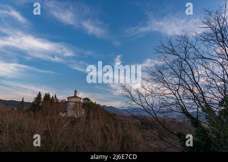 Das Heiligtum der SS Cosma e Damiano befindet sich in Isernia. Es existiert seit 1130. Im Inneren werden silberne Büsten aus dem 17. Jahrhundert verehrt Stockfoto