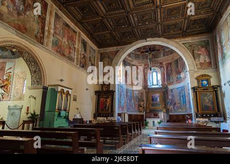 Das Heiligtum der SS Cosma e Damiano befindet sich in Isernia. Es existiert seit 1130. Im Inneren werden silberne Büsten aus dem 17. Jahrhundert verehrt Stockfoto