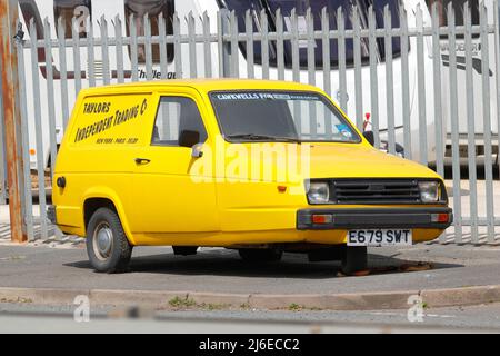 Ein gelber Robin-Wagen mit 3 Rädern, der Del Boys aus der Fernsehserie „Only Fools & Horses“ ähnelt Stockfoto