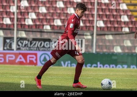 Stadio Oreste Granillo, Reggio Calabria, Italien, 30. April 2022, Yassin Ejjaki reggina führt den Ball während der Reggina 1914 gegen Como 1907 - italienische s Stockfoto