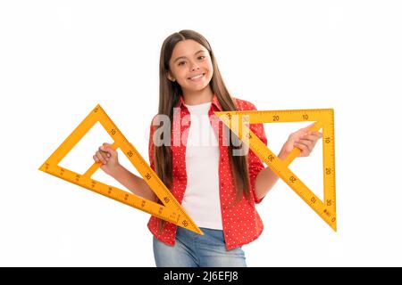 Bildung für Kind. Mathematik. Lächelndes Teenager-Mädchen halten Dreieck Lineal. Zurück zur Schule. Stockfoto