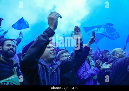 Everton-Fans warten auf die Ankunft ihrer Teams Stockfoto